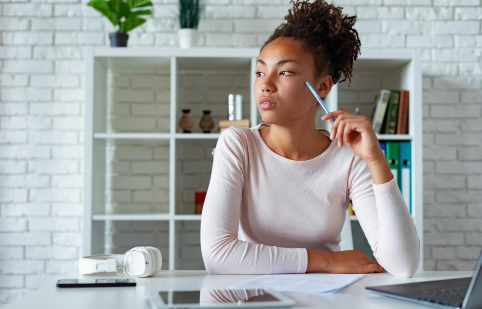 Financial research methodology session with practical analysis tools